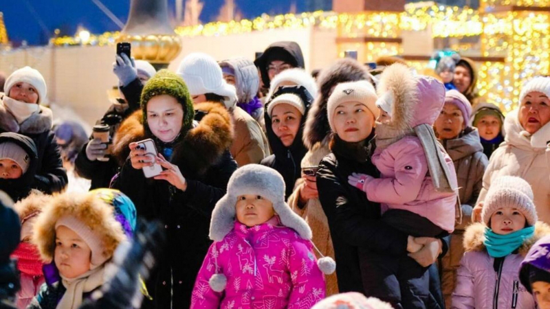 Около 10 тысяч человек приняли участие в уже начавшихся праздничных мероприятиях в Астане