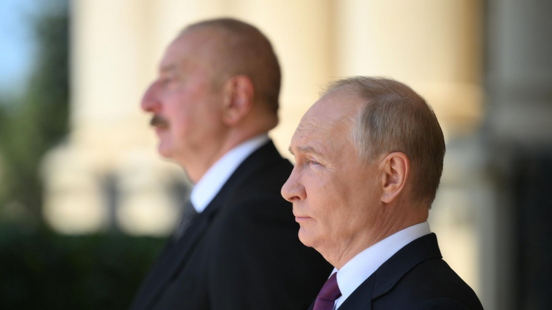Путин и Алиев обсудили вопросы крушения самолета "Азербайджанских авиалиний" - Кремль
