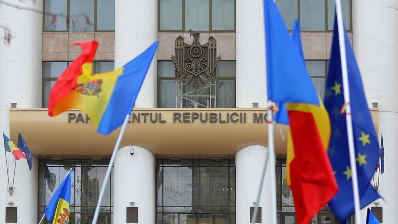 В Молдавии попросили расследовать финансирование правящей партии
